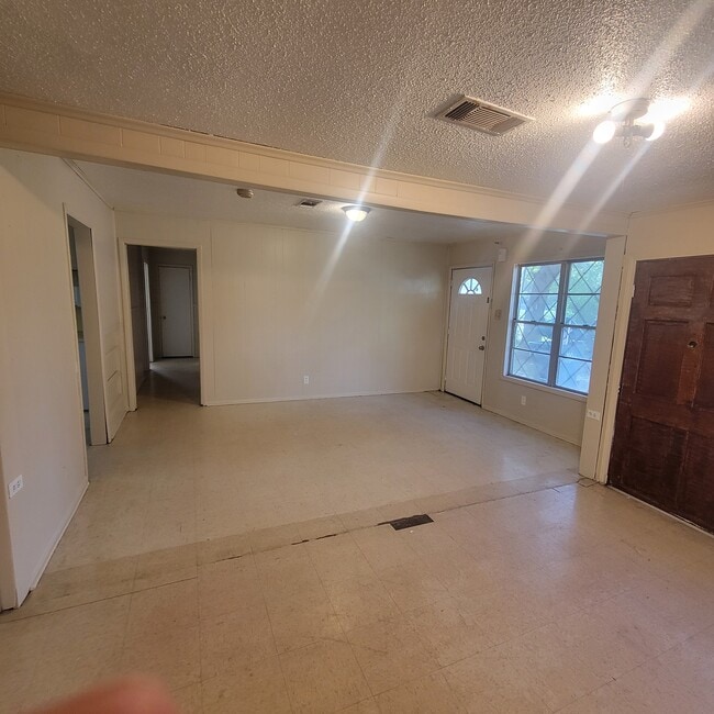 Building Photo - 1107 S 10th St