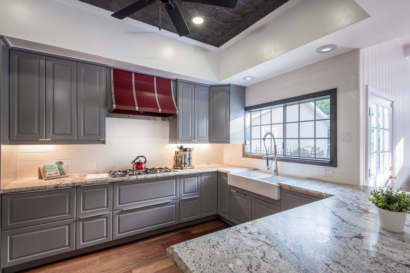 Photo - 10429 Wheatland Ave