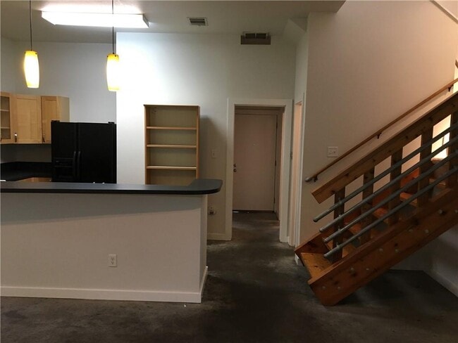 Photo - 707 E 47th St