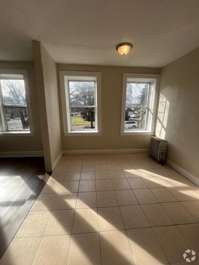 Building Photo - 10 Goldsmith Ave Rental