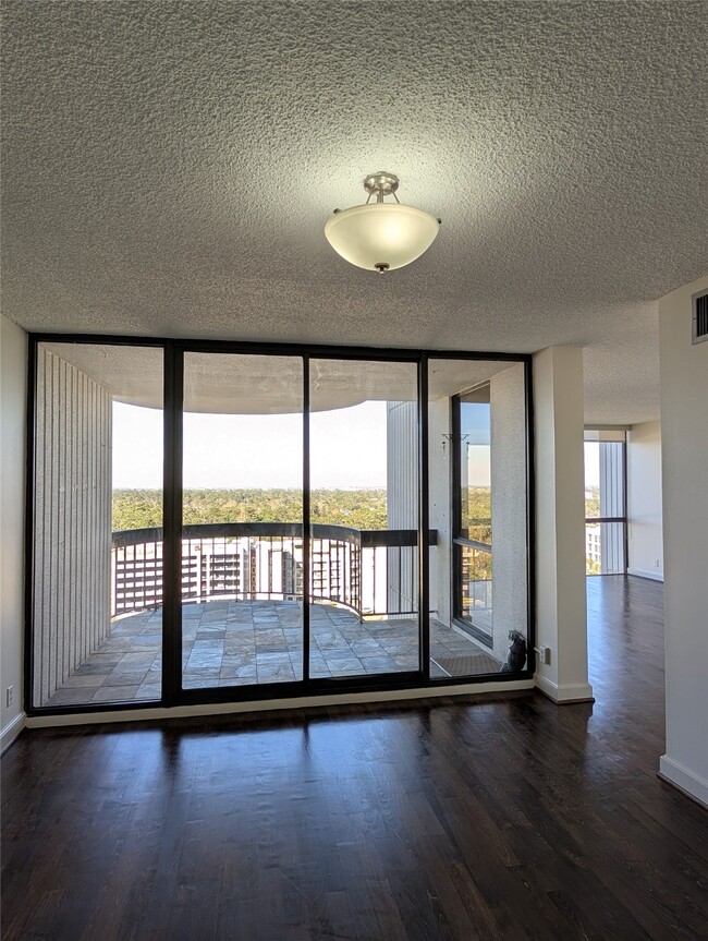 Photo - 5001 Woodway Dr Unit 1705