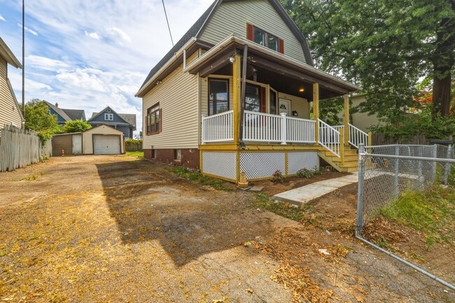Photo - 152 Dekalb Ave