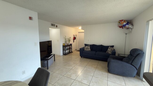 Photo - 7610 Westwood Dr Unidad 109
