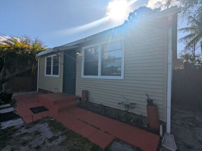 Photo - 2/1 Florida charm home in the heart of Palm Springs!