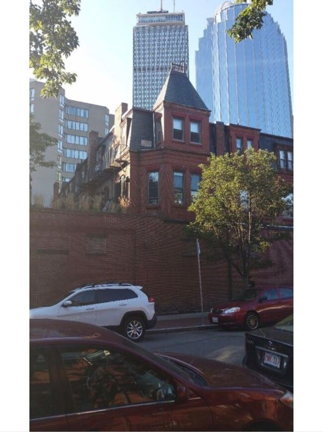 Photo - No Brokers Fee, Laundry on a Site Good Size Bedroom and Livingroom