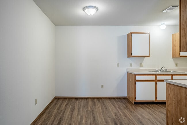 1BR, 1BA - 650SF