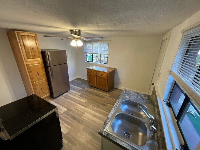 Photo - Bright & Beautiful Downstairs Apartment in Marianna