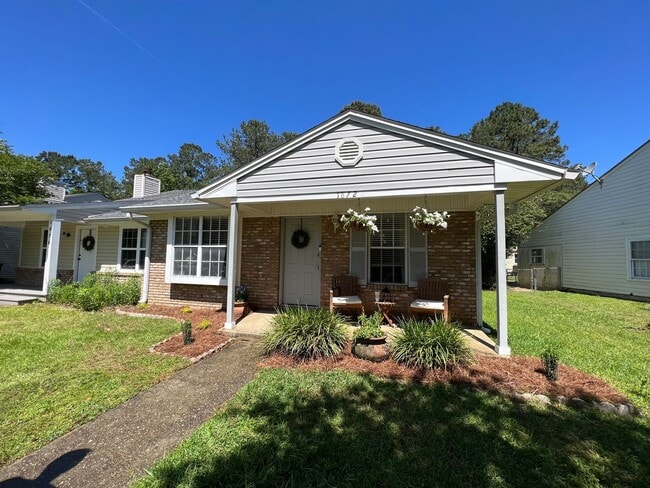 Building Photo - Family Friendly 2 Bedroom Duplex Available... Rental