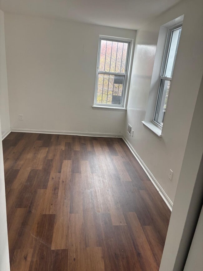 Photo - 545 Mosher St