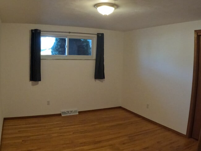 Dormitorio 1 - 1127 Frontier Dr