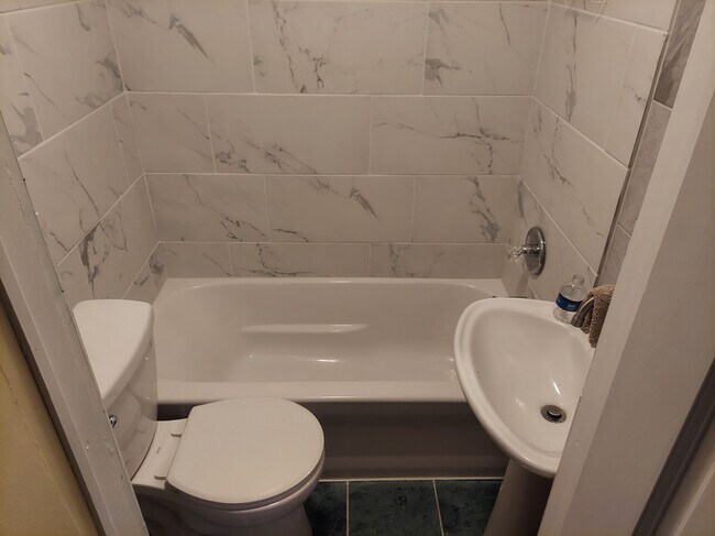 Baño remodelado - 2819 11th Ave S Unidad 2819 11th Upper