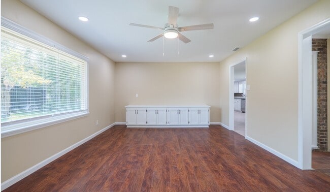 Photo - 4104 Lantern Ln