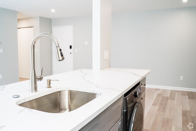 1 Bedroom Kitchen - New Country Club Estates Rental