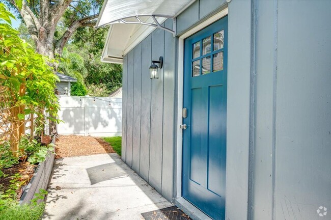 Building Photo - 23rd Ave N. Unit 820 1/2 23rd Ave N - 3 Rental