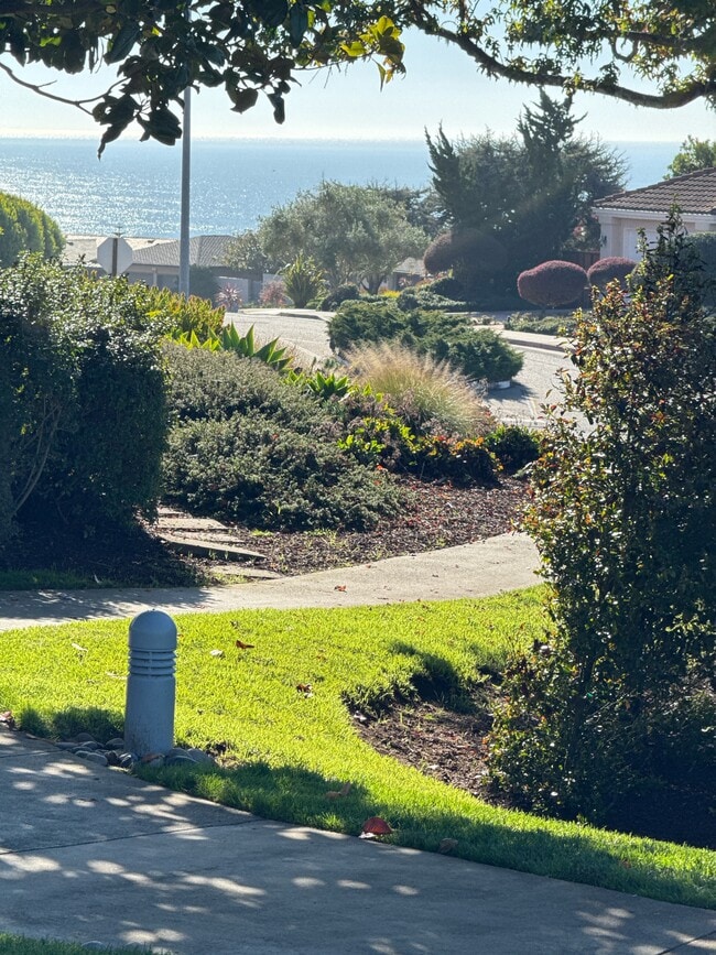 Building Photo - 140 Paseo Farrallon