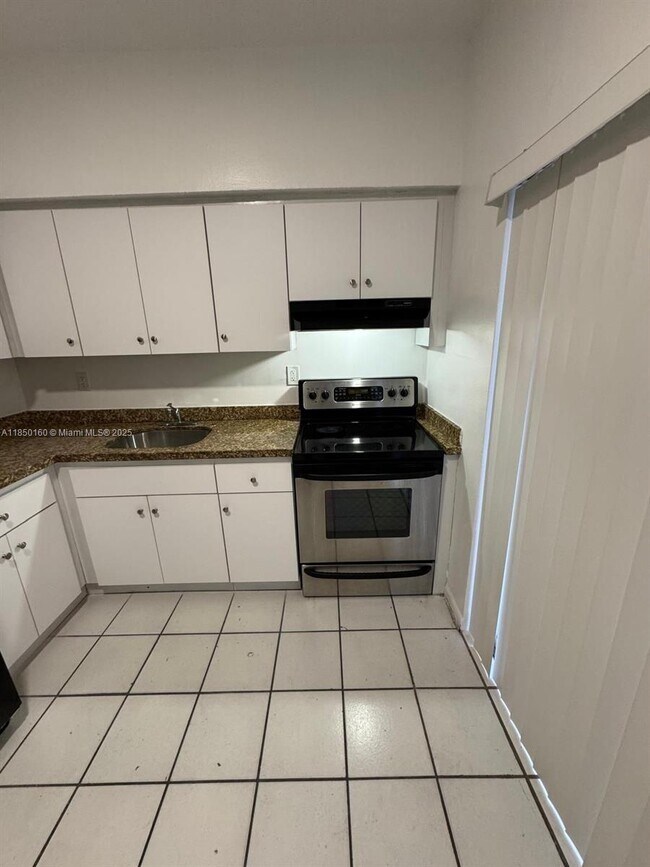 Photo - 1244 SW 5th St Unit 7