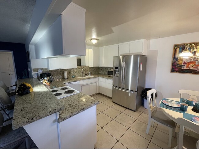 5908 Stockdale Hwy