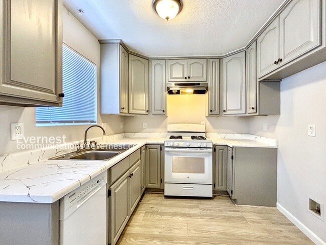 Photo - 522 Serrano Ave Unidad 4