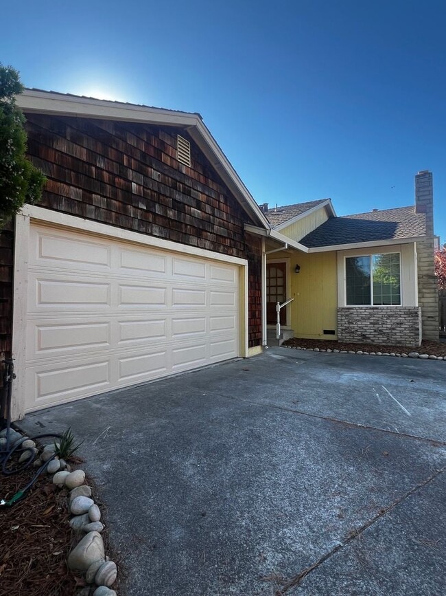 Photo - 3 Bedroom/2 Bathroom Single Story Home In ...