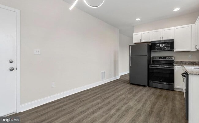 Photo - 300 E Front St