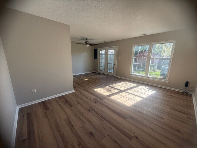 Photo - Winsdor Oaks West