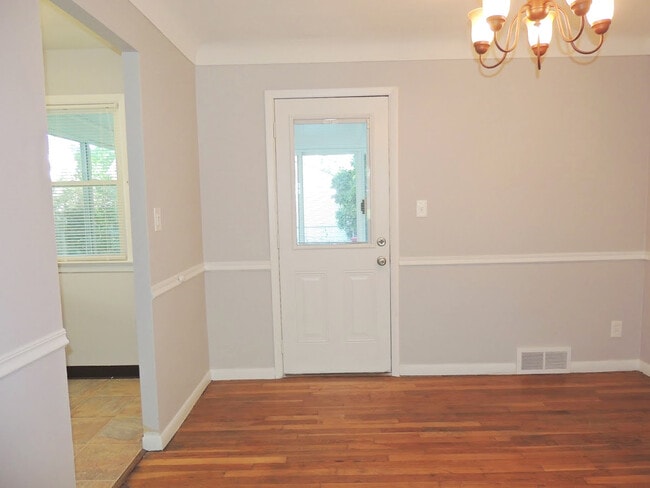 Photo - 2 Bed - 1 Bath Ranch for Rent in Willowick!