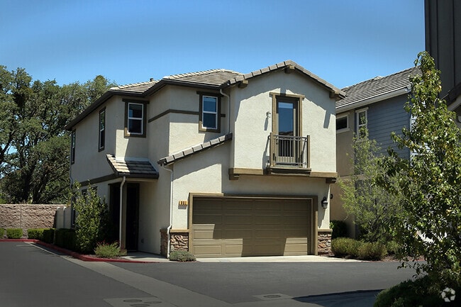 Building Photo - 321 Oak Hill Rd Rental