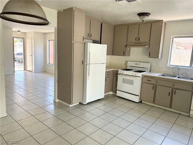 Photo - 5436 Burkshire Dr