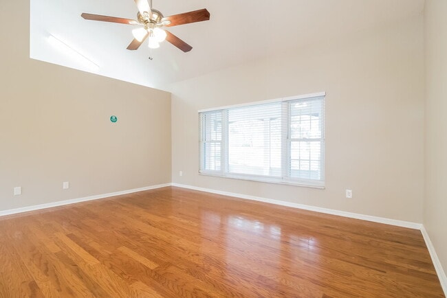 Photo - 1230 Glenmore Dr