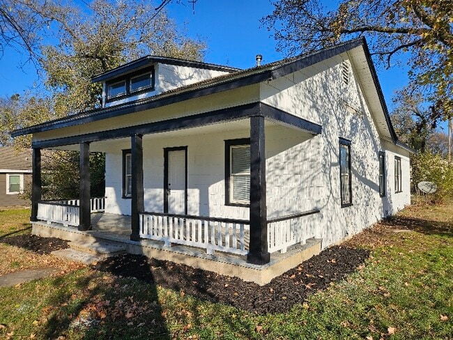 Photo - 715 E Church St