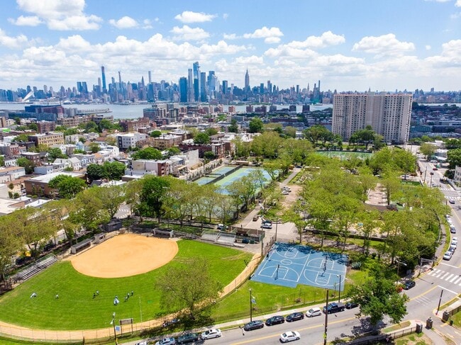 Building Photo - 605 New York Ave Unit 604