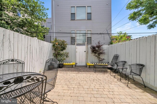 719 N Uber St