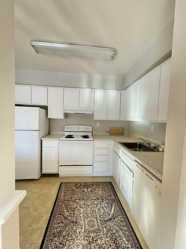 TOWNE CREST APARTMENTS