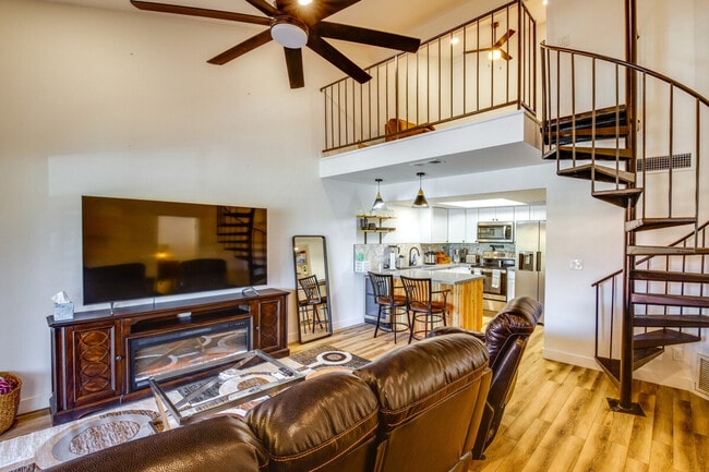 Photo - 1351 N Pleasant Dr Unidad ID1386157P