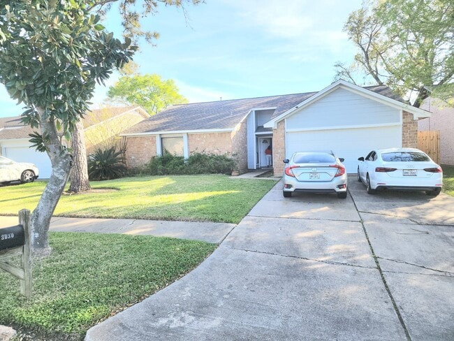 Building Photo - 3030 Shawnee Dr