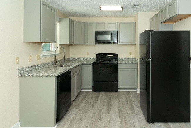 Photo - Charming 3-Bedroom home in Destin with Spa...