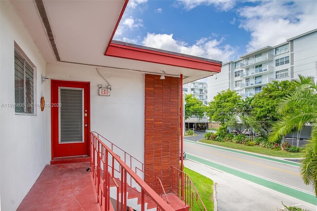 Photo - 10081 W Bay Harbor Dr Unit 4