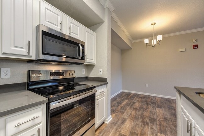 River Oaks Apartment Homes