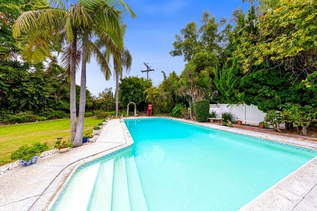 Photo - 4 bed 3 bath POOL on HUGE Lot!