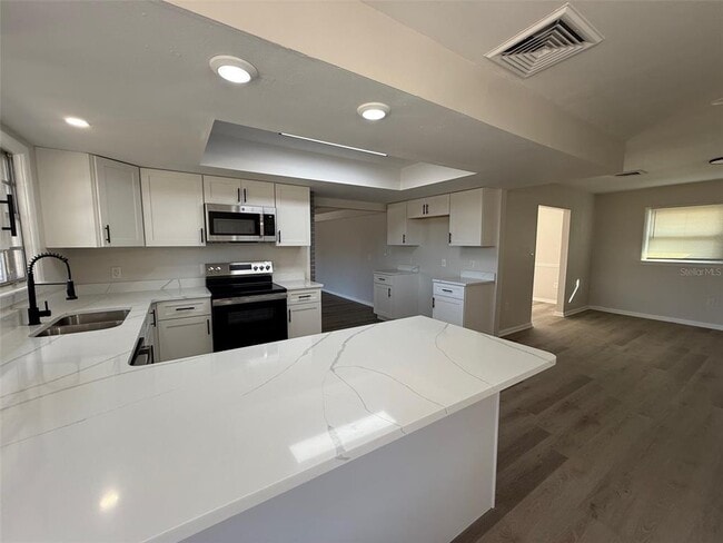 Photo - 722 W Russell Dr