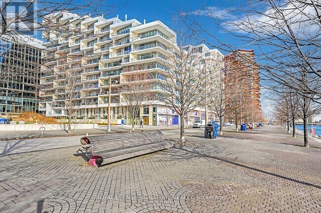 Photo - 118 Merchants' Wharf Unit 421