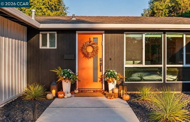 3360 Esperanza Dr