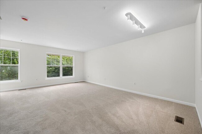 442 Blossom Ln