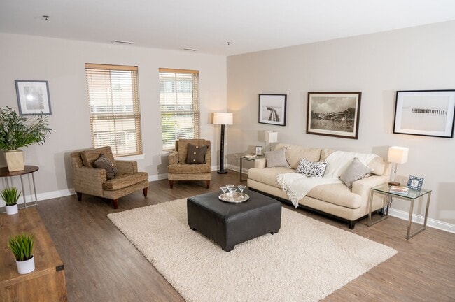 The Residence at the Glen Town Center