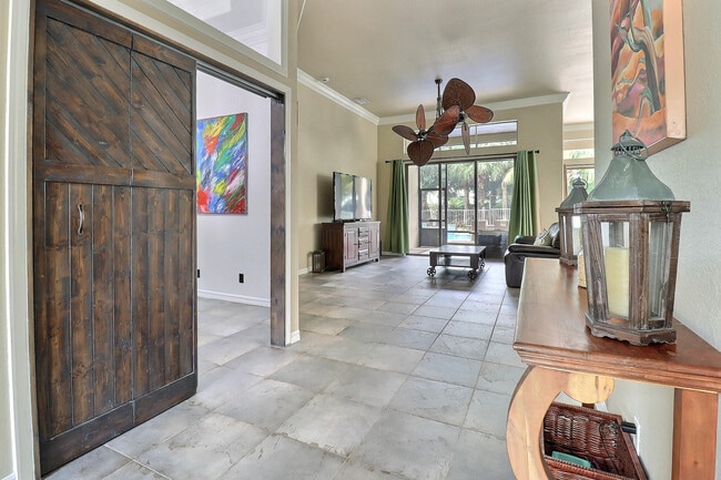 Photo - 1289 Beacon Cir