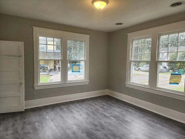 126 N Oak Ave