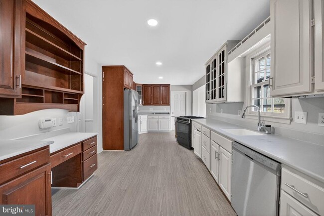 Photo - 21733 Oatlands Rd