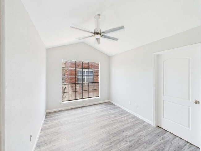 Photo - 8055 Cambridge St Unidad True