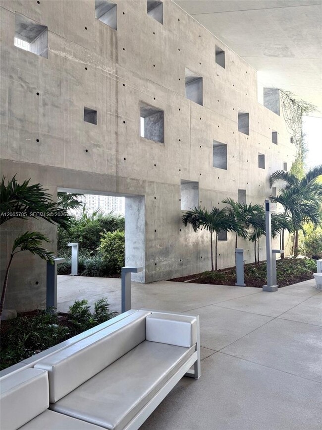Photo - 88 SW 7th St Unidad 1908