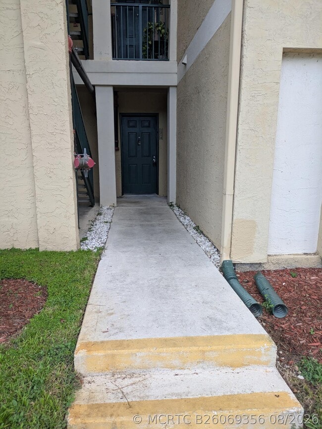 Building Photo - 733 Riverside Dr Unit 1214